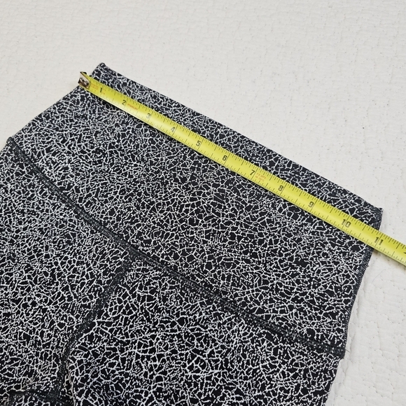 Lululemon Wunder Under Hi-Rise 1/2 Tight (17")-Luon Crackle Jaquard Black White - Picture 7 of 12